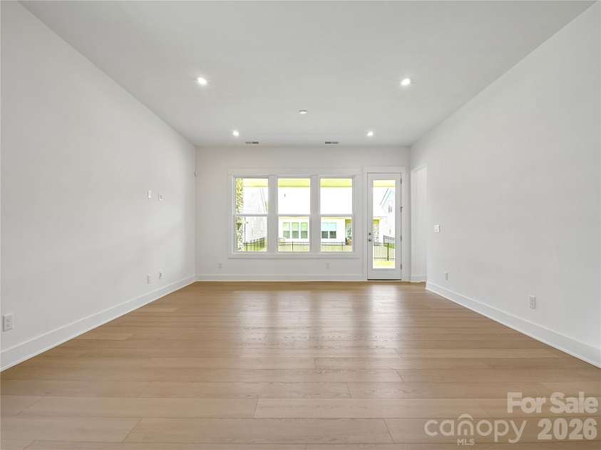 5321 Mint Harbor Way, Charlotte, NC 28269.  MLS# CAR4304757, YatesRealty ID 13042. Casual Dining