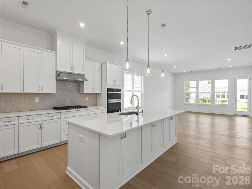 5321 Mint Harbor Way, Charlotte, NC 28269.  MLS# CAR4304757, YatesRealty ID 13042. Kitchen