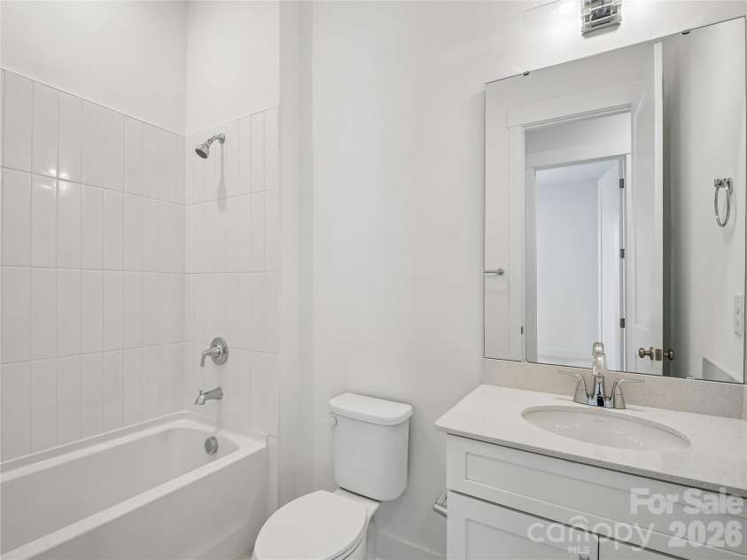 5321 Mint Harbor Way, Charlotte, NC 28269.  MLS# CAR4304757, YatesRealty ID 13042. Main Floor Full Bath