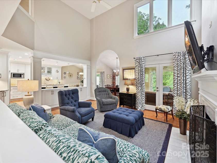 6647 Gaywind Drive, Charlotte, NC 28226.  MLS# CAR4258160, YatesRealty ID 13042. 