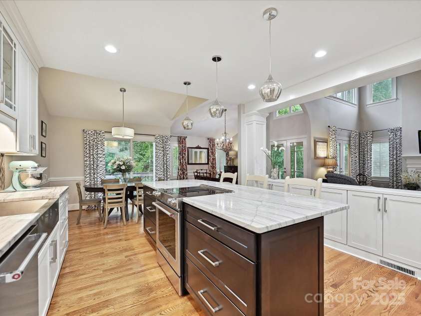 6647 Gaywind Drive, Charlotte, NC 28226.  MLS# CAR4258160, YatesRealty ID 13042. 
