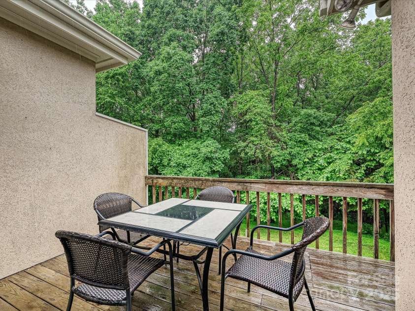 6647 Gaywind Drive, Charlotte, NC 28226.  MLS# CAR4258160, YatesRealty ID 13042. 