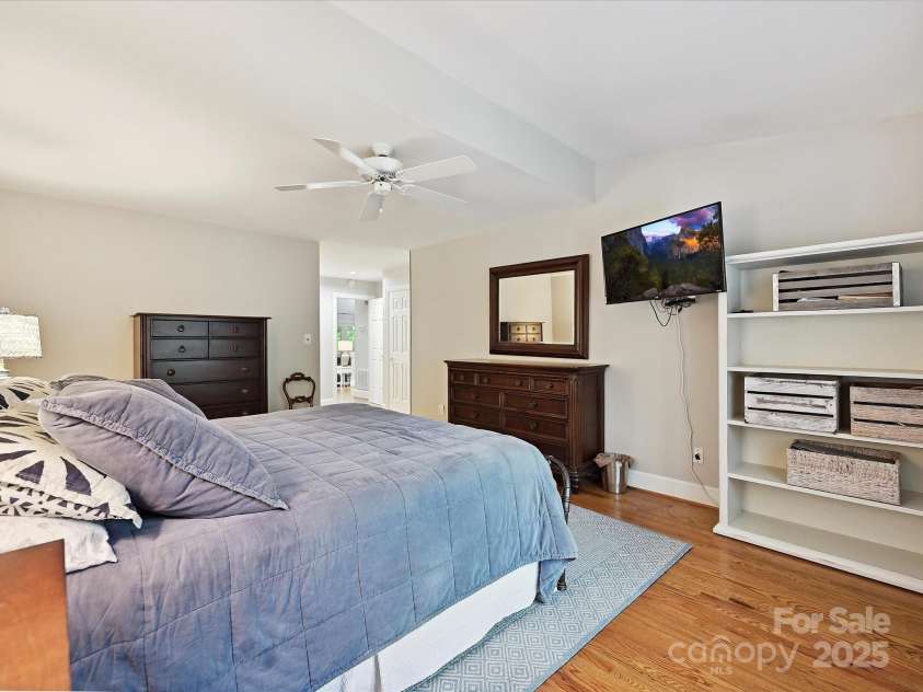 6647 Gaywind Drive, Charlotte, NC 28226.  MLS# CAR4258160, YatesRealty ID 13042. 