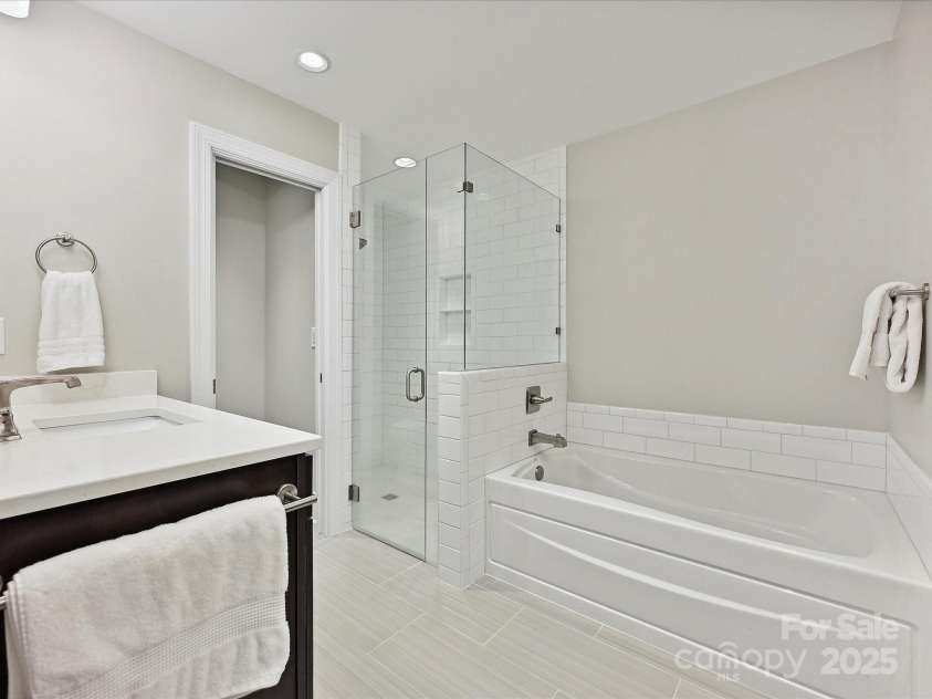 6647 Gaywind Drive, Charlotte, NC 28226.  MLS# CAR4258160, YatesRealty ID 13042. 