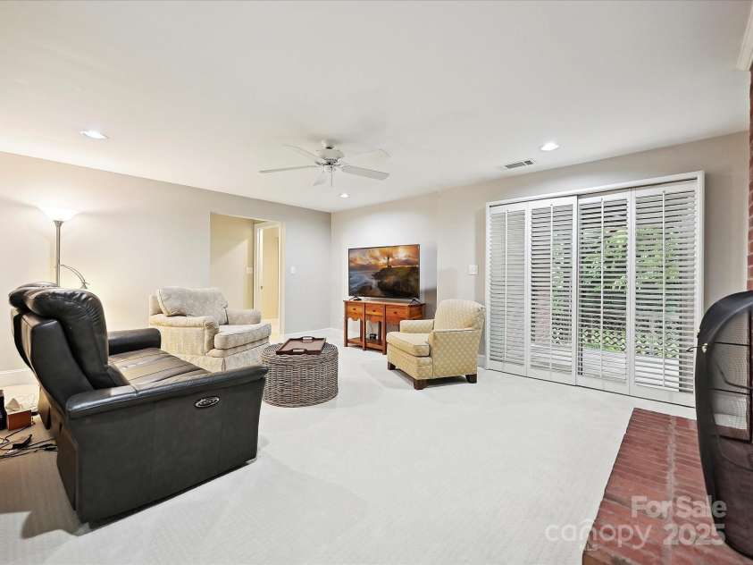 6647 Gaywind Drive, Charlotte, NC 28226.  MLS# CAR4258160, YatesRealty ID 13042. 