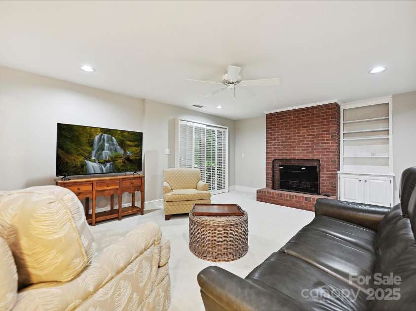6647 Gaywind Drive, Charlotte, NC 28226.  MLS# CAR4258160, YatesRealty ID 13042. 
