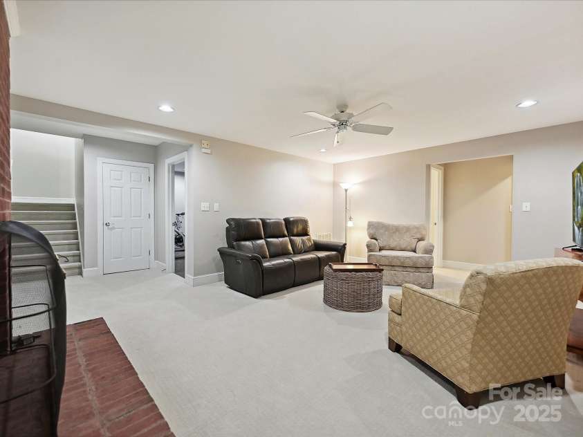 6647 Gaywind Drive, Charlotte, NC 28226.  MLS# CAR4258160, YatesRealty ID 13042. 