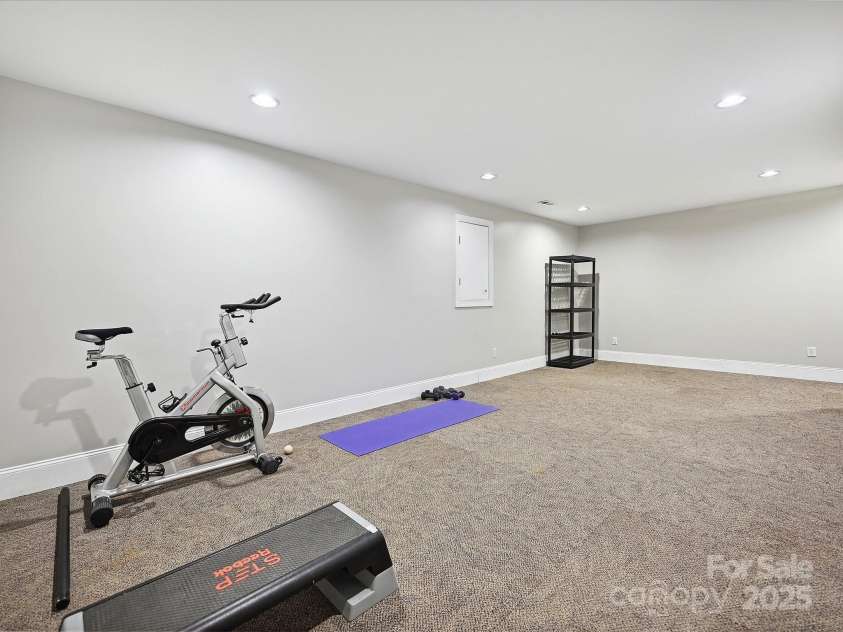 6647 Gaywind Drive, Charlotte, NC 28226.  MLS# CAR4258160, YatesRealty ID 13042. 