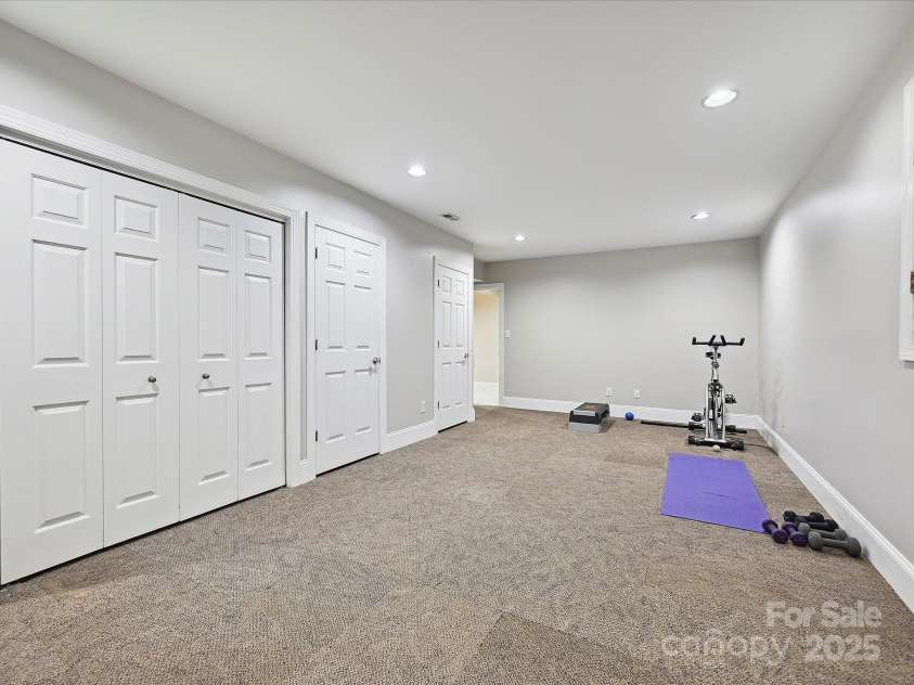 6647 Gaywind Drive, Charlotte, NC 28226.  MLS# CAR4258160, YatesRealty ID 13042. 