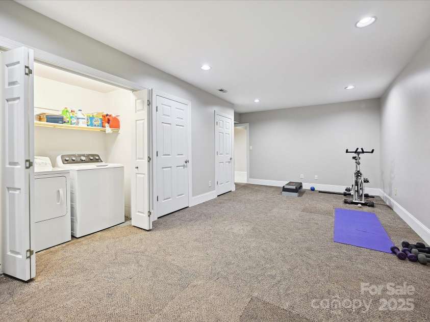 6647 Gaywind Drive, Charlotte, NC 28226.  MLS# CAR4258160, YatesRealty ID 13042. 