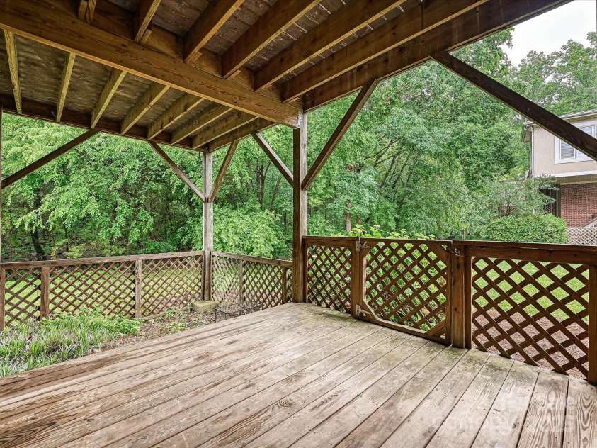 6647 Gaywind Drive, Charlotte, NC 28226.  MLS# CAR4258160, YatesRealty ID 13042. 