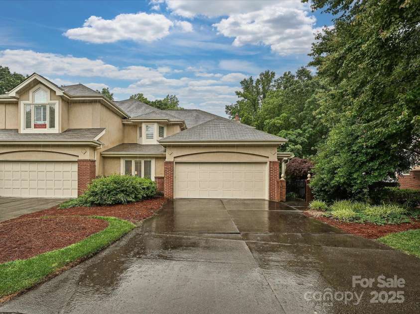 6647 Gaywind Drive, Charlotte, NC 28226.  MLS# CAR4258160, YatesRealty ID 13042. 