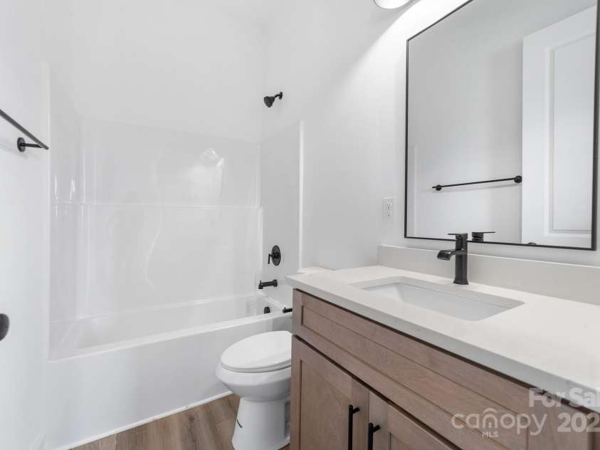 1037 Dameron Road, Bessemer City, NC 28016.  MLS# CAR4226755, YatesRealty ID 13043. Modern and Convenient Secondary Full Bathroom 