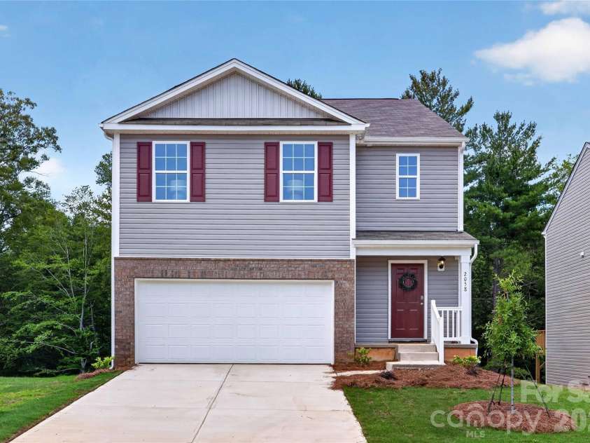 2058 10th Street, Hickory, NC 28602.  MLS# CAR4322761, YatesRealty ID 13043. 