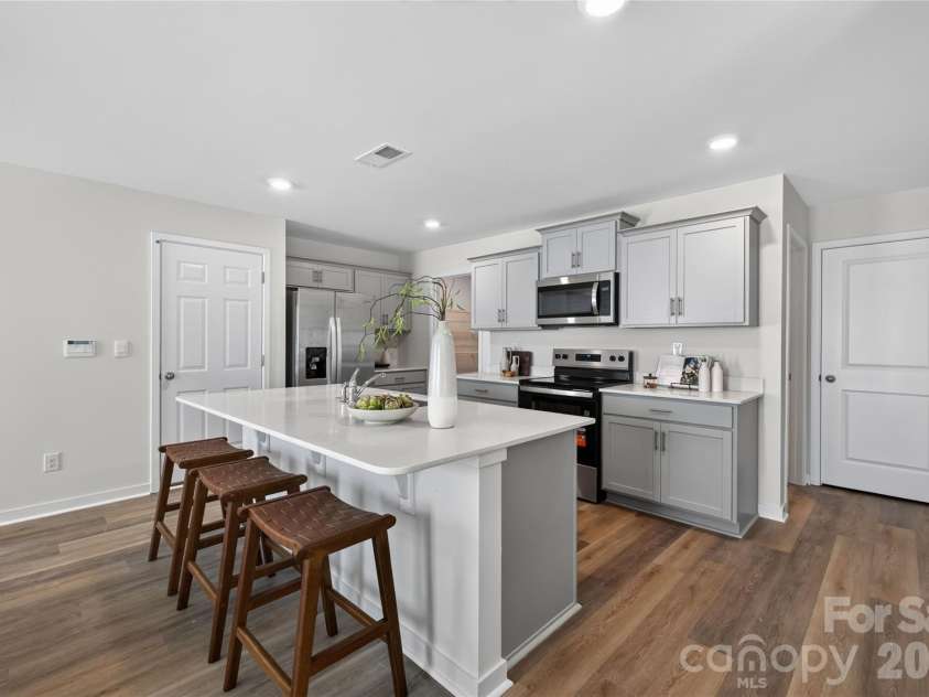 2058 10th Street, Hickory, NC 28602.  MLS# CAR4322761, YatesRealty ID 13043. 