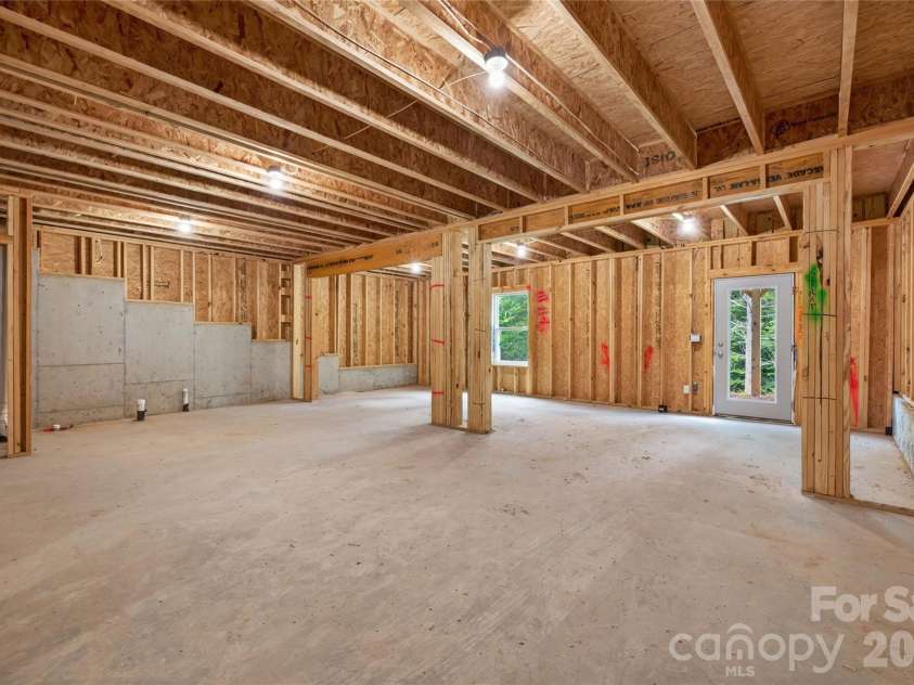 2058 10th Street, Hickory, NC 28602.  MLS# CAR4322761, YatesRealty ID 13043. 