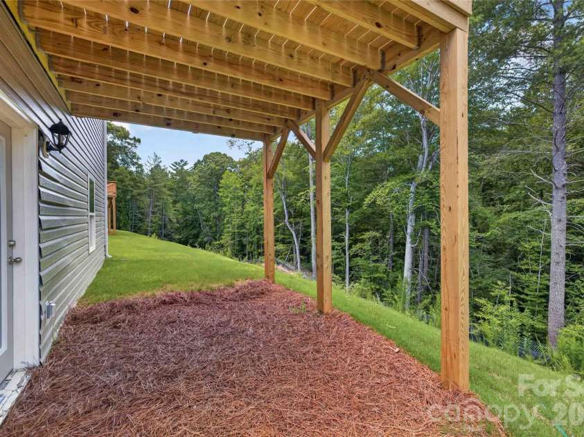 2058 10th Street, Hickory, NC 28602.  MLS# CAR4322761, YatesRealty ID 13043. 