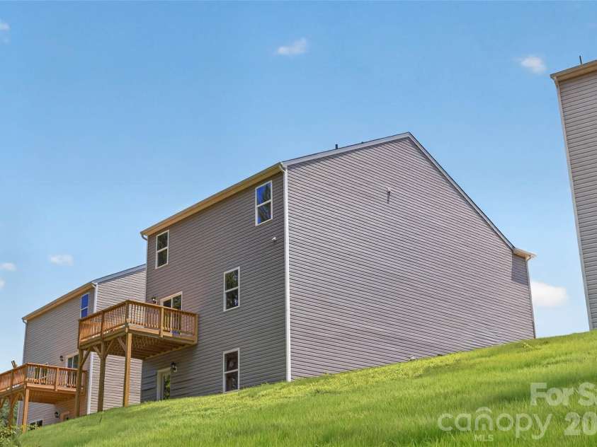 2058 10th Street, Hickory, NC 28602.  MLS# CAR4322761, YatesRealty ID 13043. 