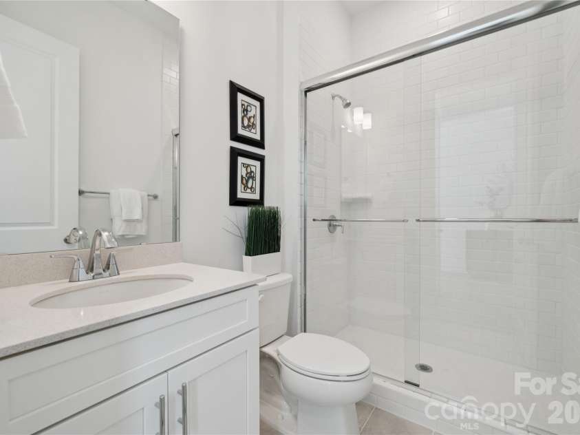6007 Moonglade Lane, Charlotte, NC 28269.  MLS# CAR4326044, YatesRealty ID 13044. Guest bath