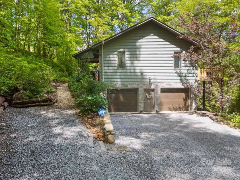 81 Corbin Shady Lane, Waynesville, NC 28785.  MLS# CAR4258297, YatesRealty ID 13045. 