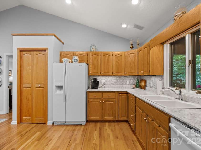 81 Corbin Shady Lane, Waynesville, NC 28785.  MLS# CAR4258297, YatesRealty ID 13045. 