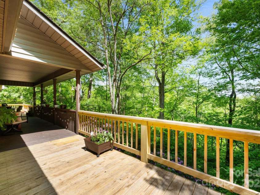 81 Corbin Shady Lane, Waynesville, NC 28785.  MLS# CAR4258297, YatesRealty ID 13045. 