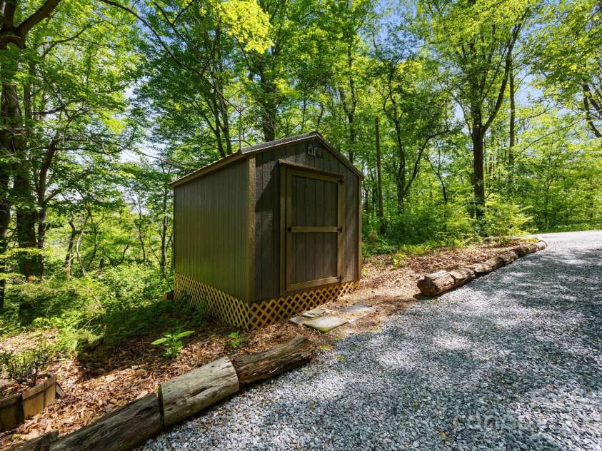 81 Corbin Shady Lane, Waynesville, NC 28785.  MLS# CAR4258297, YatesRealty ID 13045. 
