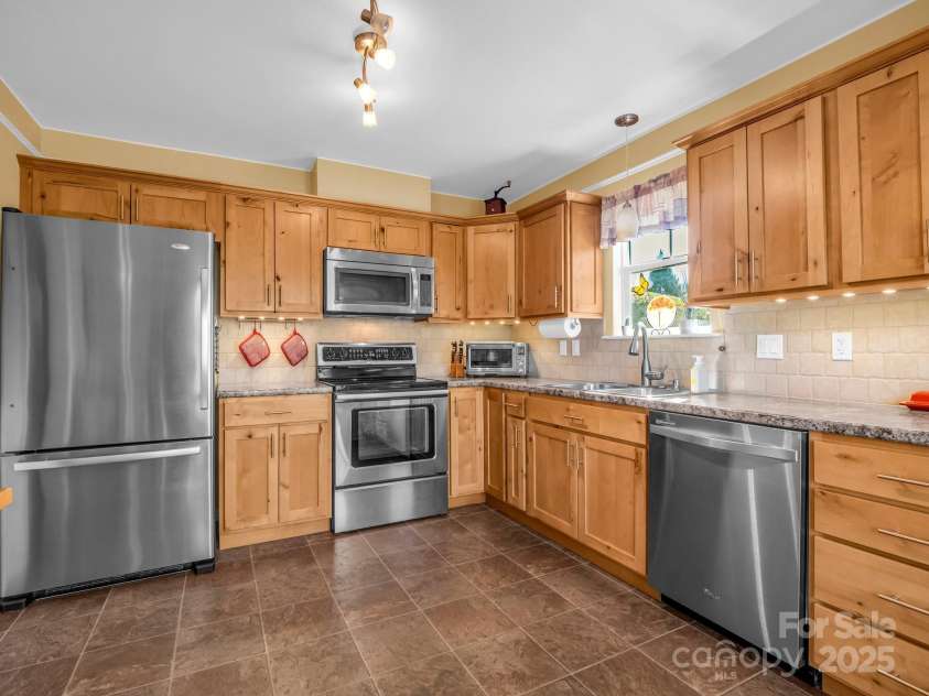 603 Fox Den Court, Hendersonville, NC 28792.  MLS# CAR4208774, YatesRealty ID 13046. 