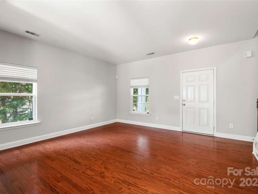 9414 Seamill Road, Charlotte, NC 28278.  MLS# CAR4253154, YatesRealty ID 13047. 