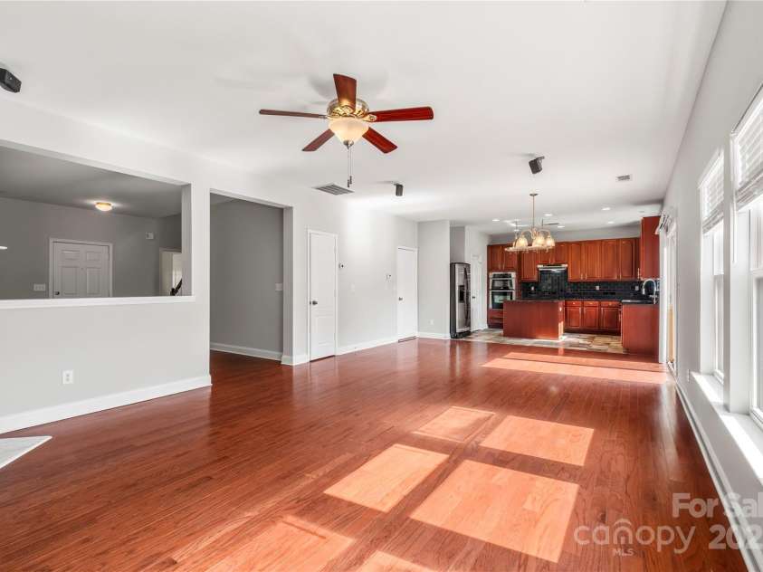 9414 Seamill Road, Charlotte, NC 28278.  MLS# CAR4253154, YatesRealty ID 13047. 