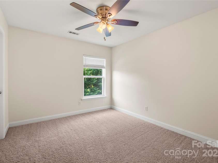 9414 Seamill Road, Charlotte, NC 28278.  MLS# CAR4253154, YatesRealty ID 13047. 