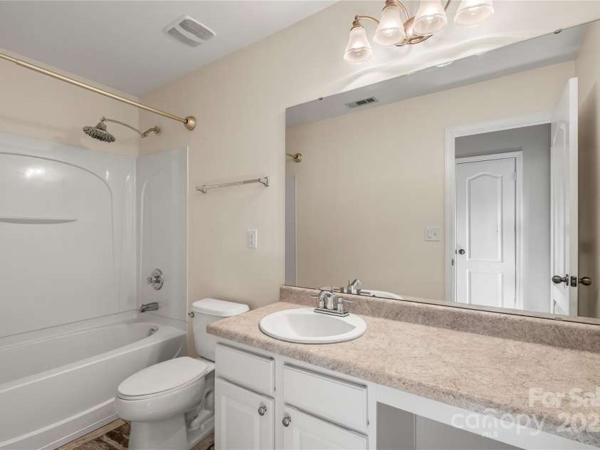 9414 Seamill Road, Charlotte, NC 28278.  MLS# CAR4253154, YatesRealty ID 13047. 