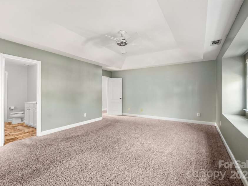 9414 Seamill Road, Charlotte, NC 28278.  MLS# CAR4253154, YatesRealty ID 13047. 