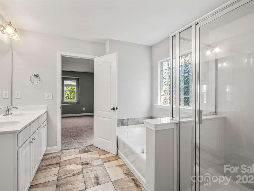 9414 Seamill Road, Charlotte, NC 28278.  MLS# CAR4253154, YatesRealty ID 13047. 