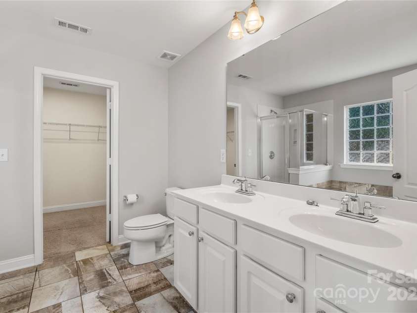 9414 Seamill Road, Charlotte, NC 28278.  MLS# CAR4253154, YatesRealty ID 13047. 