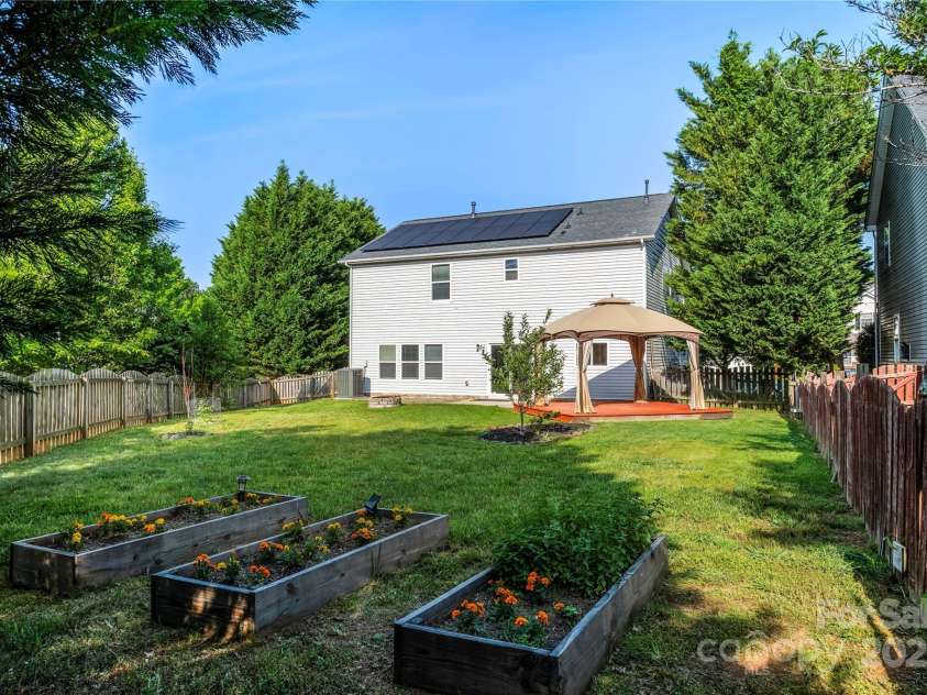 9414 Seamill Road, Charlotte, NC 28278.  MLS# CAR4253154, YatesRealty ID 13047. 