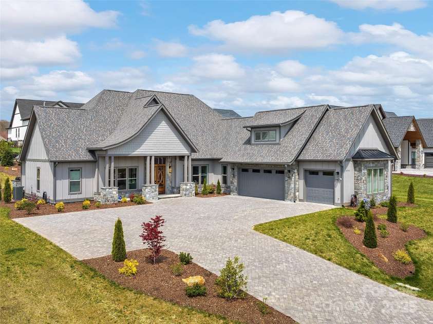 696 Daniel Circle Drive, Mills River, NC 28759.  MLS# CAR4244985, YatesRealty ID 13048. 