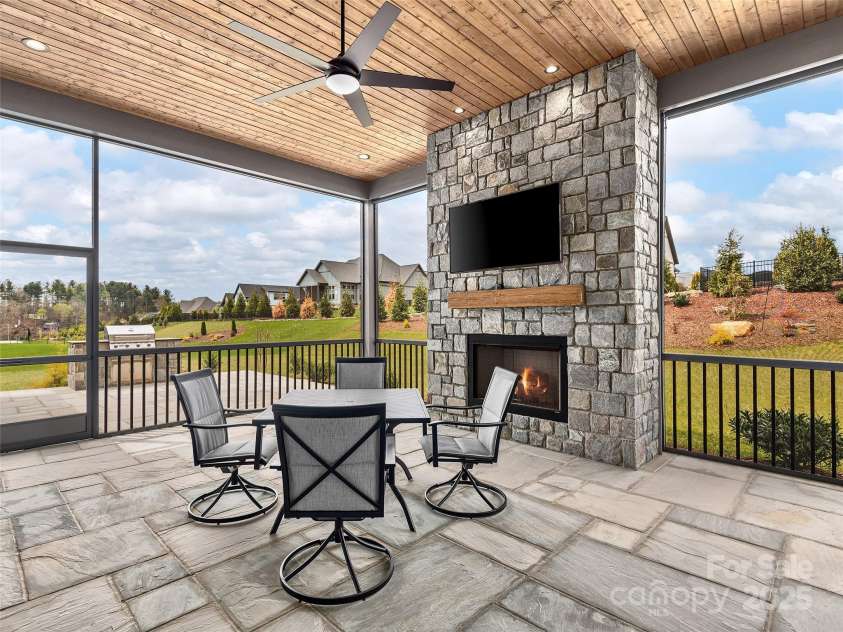 696 Daniel Circle Drive, Mills River, NC 28759.  MLS# CAR4244985, YatesRealty ID 13048. 