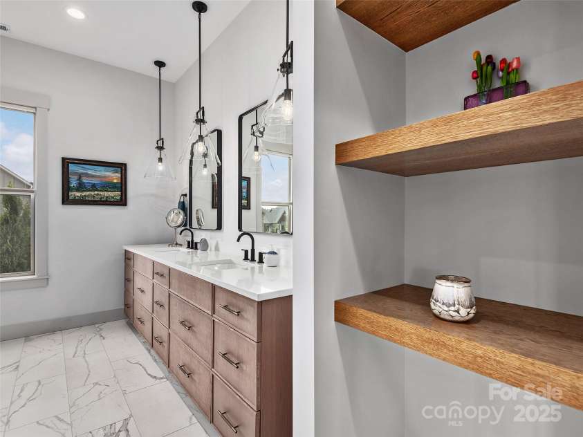 696 Daniel Circle Drive, Mills River, NC 28759.  MLS# CAR4244985, YatesRealty ID 13048. 