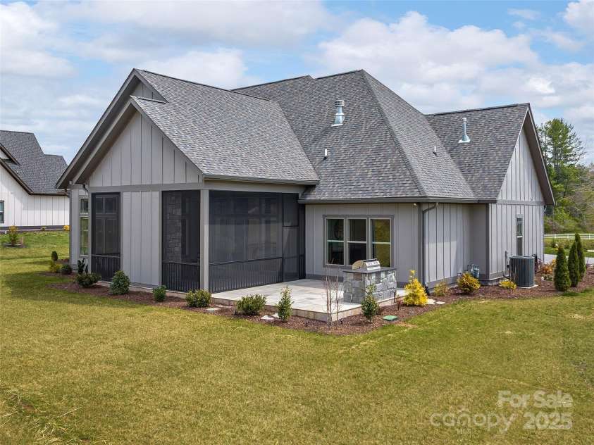 696 Daniel Circle Drive, Mills River, NC 28759.  MLS# CAR4244985, YatesRealty ID 13048. 