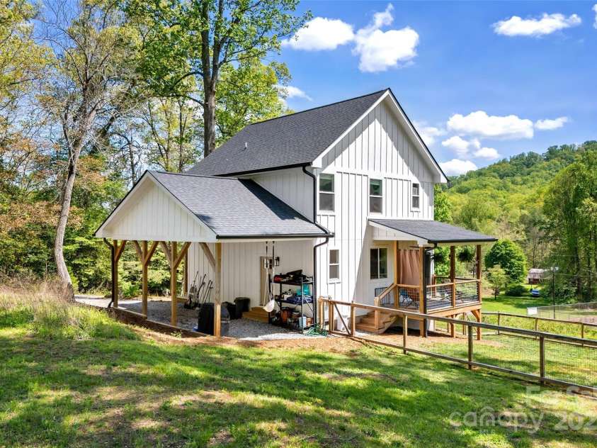 39 Holly Ridge Drive, Old Fort, NC 28762.  MLS# CAR4248406, YatesRealty ID 13049. 39 W. Holly Ridge Drive