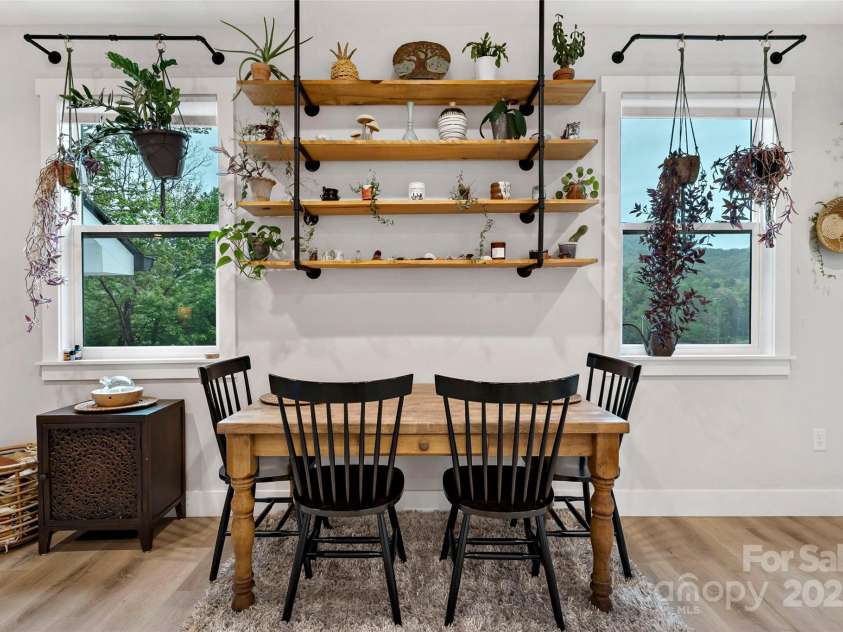 39 Holly Ridge Drive, Old Fort, NC 28762.  MLS# CAR4248406, YatesRealty ID 13049. Dining area