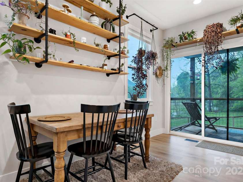 39 Holly Ridge Drive, Old Fort, NC 28762.  MLS# CAR4248406, YatesRealty ID 13049. Dining area