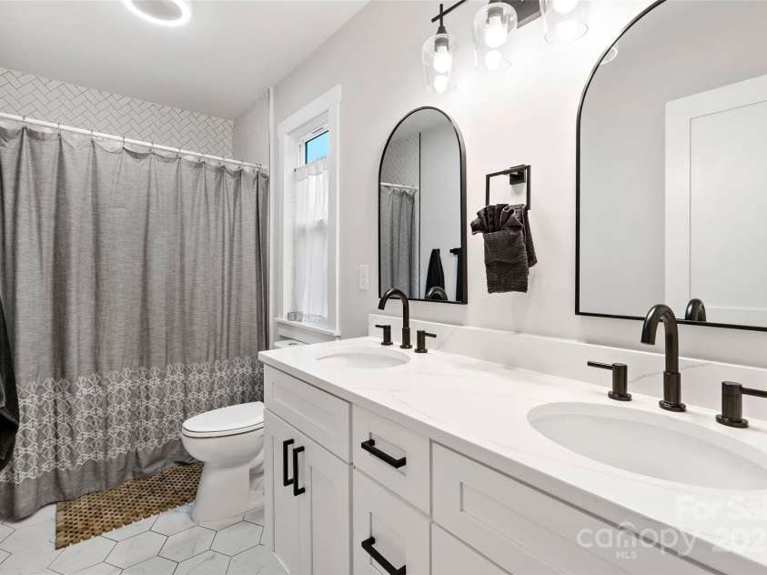 39 Holly Ridge Drive, Old Fort, NC 28762.  MLS# CAR4248406, YatesRealty ID 13049. Primary en-suite bath