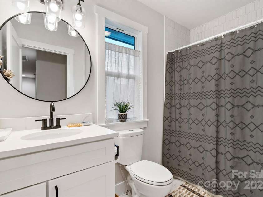 39 Holly Ridge Drive, Old Fort, NC 28762.  MLS# CAR4248406, YatesRealty ID 13049. Upstairs full bath