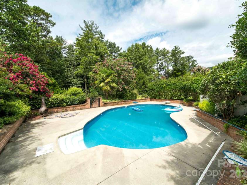 38 Par Drive, Granite Falls, NC 28630.  MLS# CAR4309400, YatesRealty ID 1305. 
