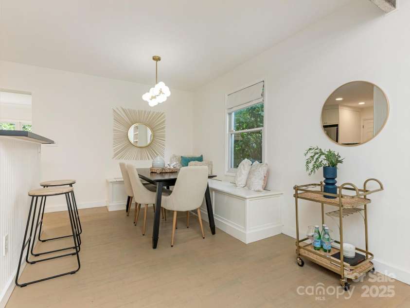 716 Ellsworth Road, Charlotte, NC 28211.  MLS# CAR4253231, YatesRealty ID 13051. Dining