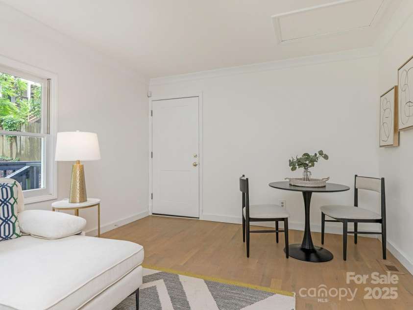 716 Ellsworth Road, Charlotte, NC 28211.  MLS# CAR4253231, YatesRealty ID 13051. Family Room