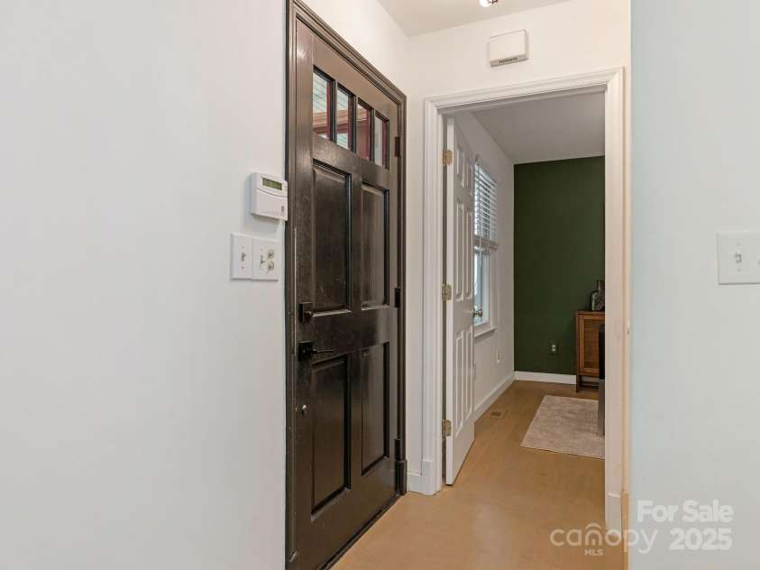 716 Ellsworth Road, Charlotte, NC 28211.  MLS# CAR4253231, YatesRealty ID 13051. Foyer