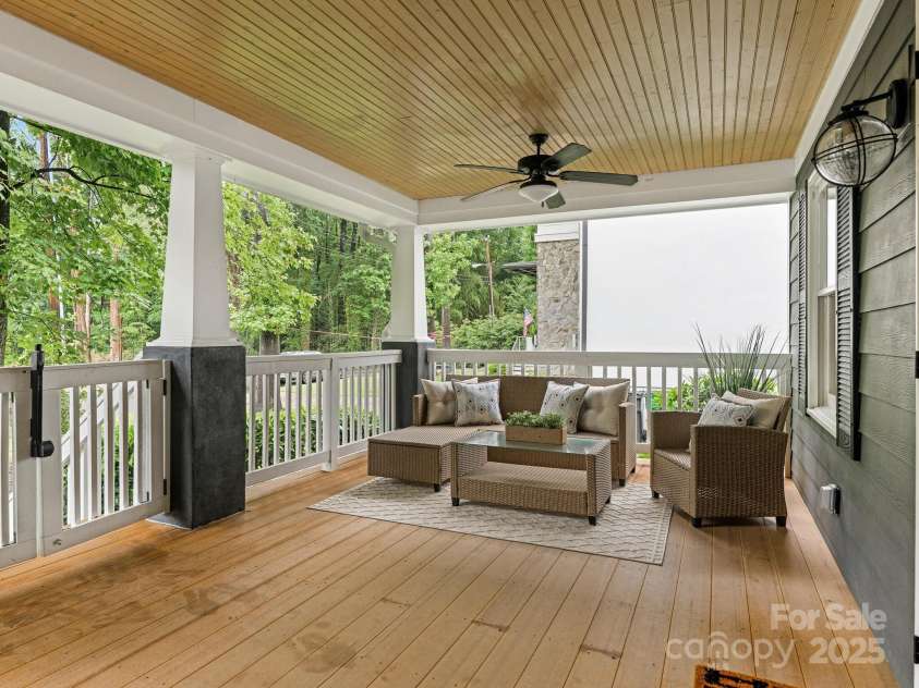 716 Ellsworth Road, Charlotte, NC 28211.  MLS# CAR4253231, YatesRealty ID 13051. Front Porch